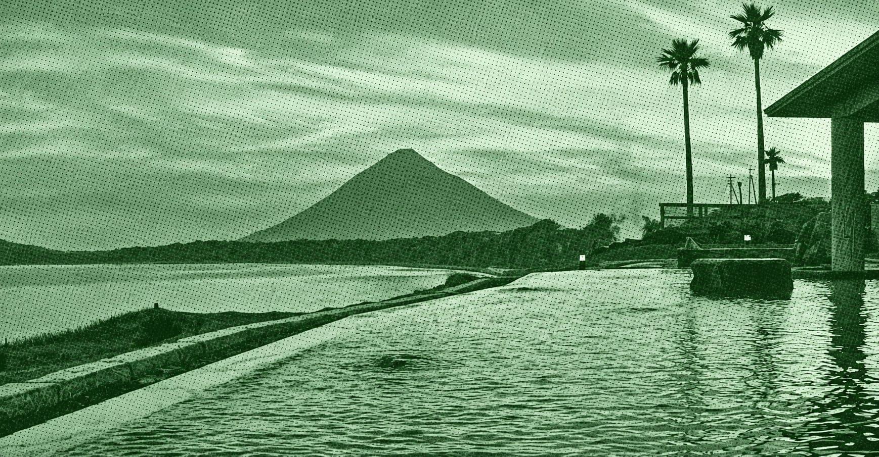 Mount Kaimondake - Satsuma Nagasakibana Lighthouse - Tamatebako Outdoor Hot Spring
