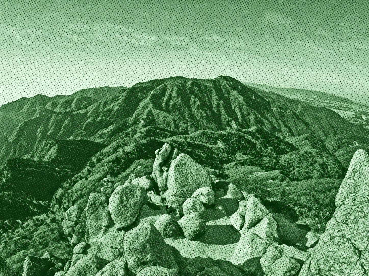 Mount Kamongatake - Mount Sumomogatake - Misodamaiwa Rock