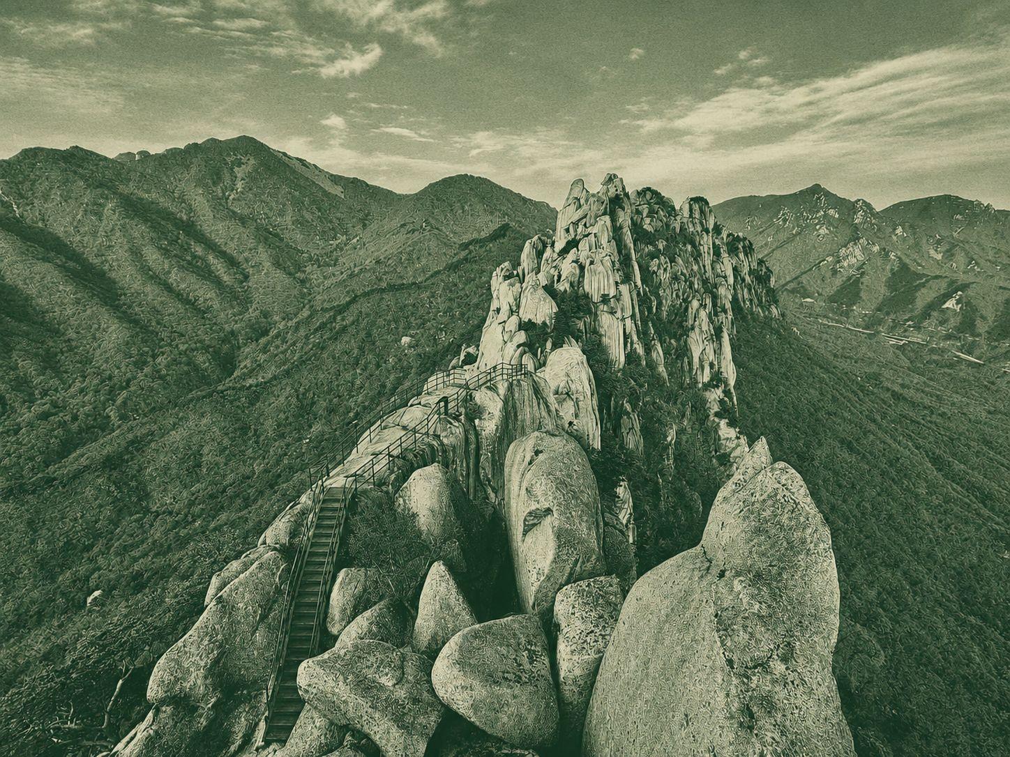 Seoraksan Ulsanbawi Rock Trail